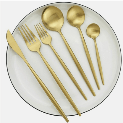 Elegantes Besteckset für den Esstisch