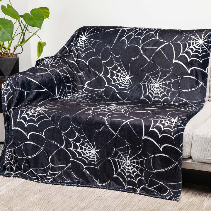 Dekorative schwarze Wohndecke mit Spinnennetzmuster für Fans des Gothic-Stils