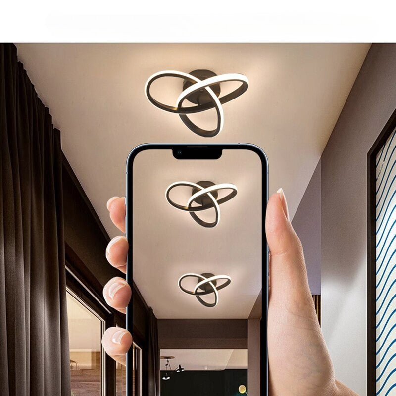Moderne LED Deckenleuchte mit drei Ringen im skulpturalen Design