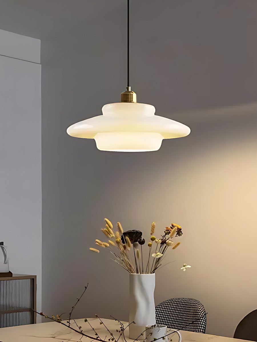 Moderne Milchglas Pendelleuchte – Elegante Hängeleuchte im Mid-Century Design