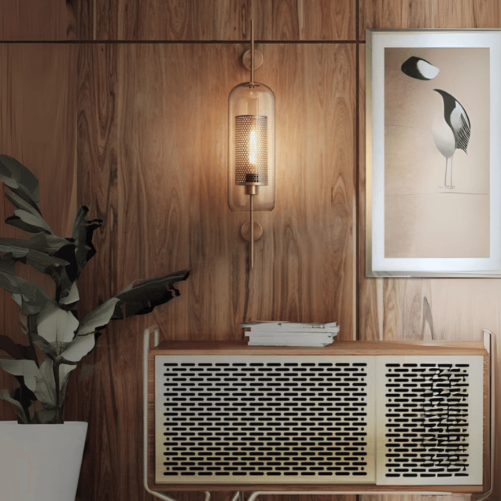 Wandlampe mit Waben-Glaskugel – Modernes Design mit Messingrahmen