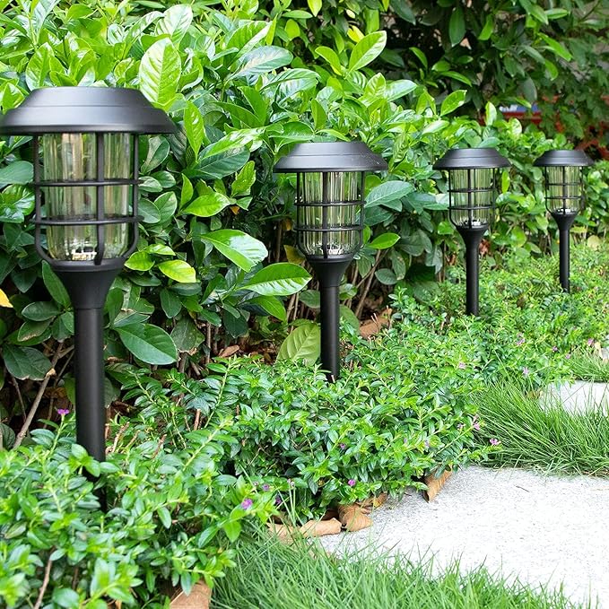 Solar Gartenlampe im Streifen-Design als stimmungsvolle Wegbeleuchtung