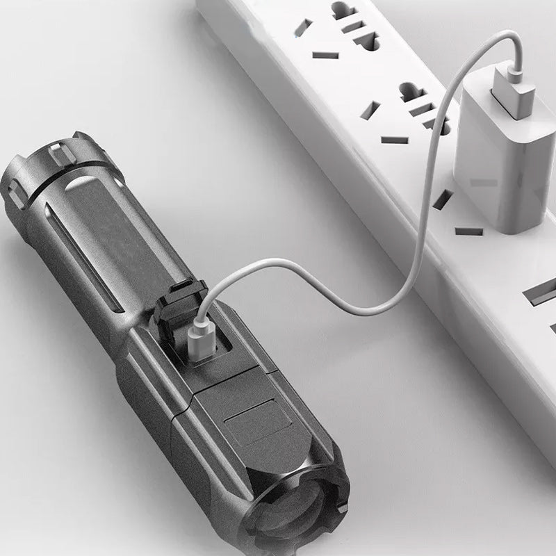 Wasserdichte LED-Taschenlampe mit Zoom und 3 Lichtmodi