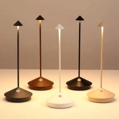 Moderne LED-Tischlampe – Kabellos, Wiederaufladbar & Wasserfest für Innen & Außen