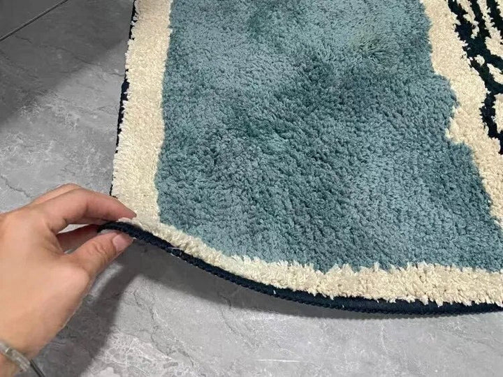 Dekorative Badematte mit abstraktem Design für stilvolle Bäder