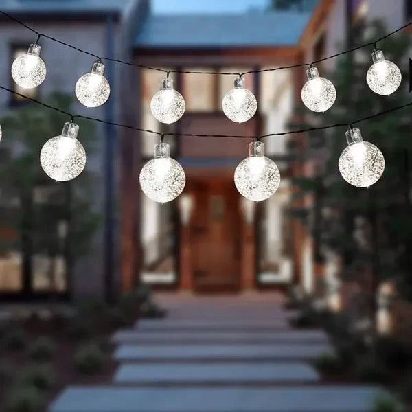 Wetterfeste solarbetriebene LED-Lichterkette für Terrasse und Balkon