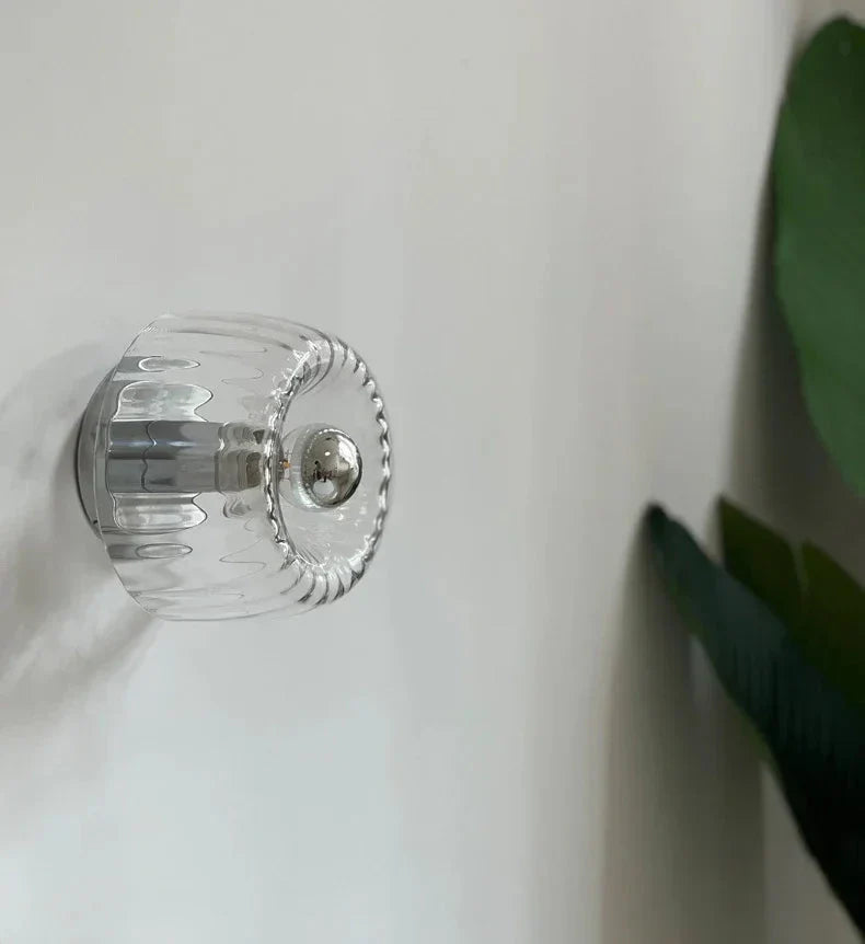 Wellenförmige Glas-Wandleuchte im nordischen Stil – Lichtakzent mit Strahleneffekt