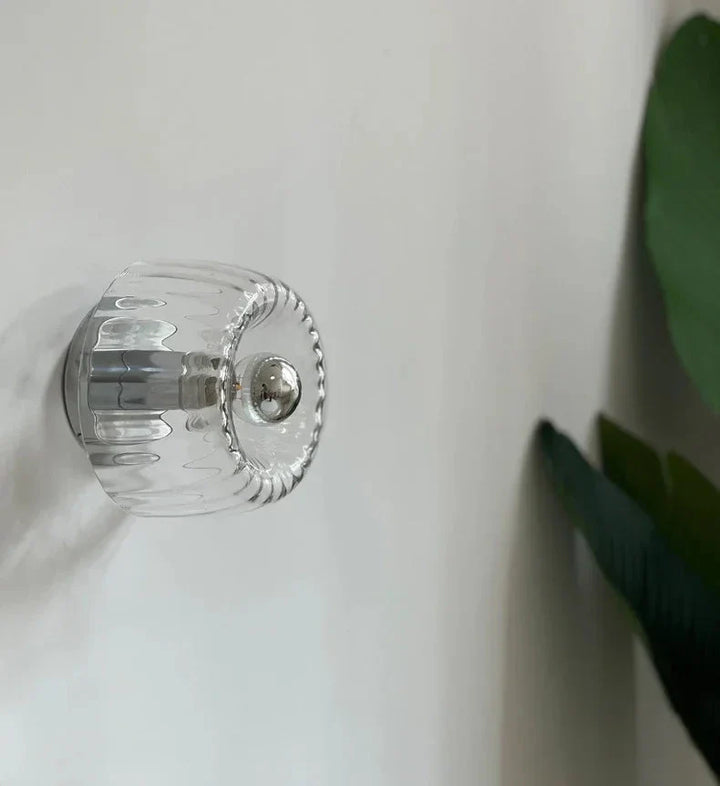 Wellenförmige Glas-Wandleuchte im nordischen Stil – Lichtakzent mit Strahleneffekt