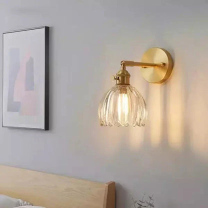 Wandleuchte mit tulpenförmigem Glasschirm im Retro-Stil