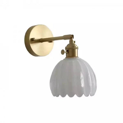 Wandleuchte mit tulpenförmigem Glasschirm im Retro-Stil