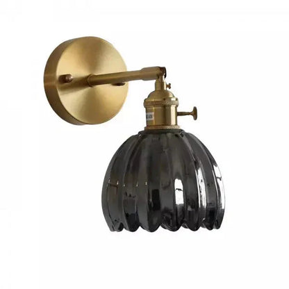 Wandleuchte mit tulpenförmigem Glasschirm im Retro-Stil