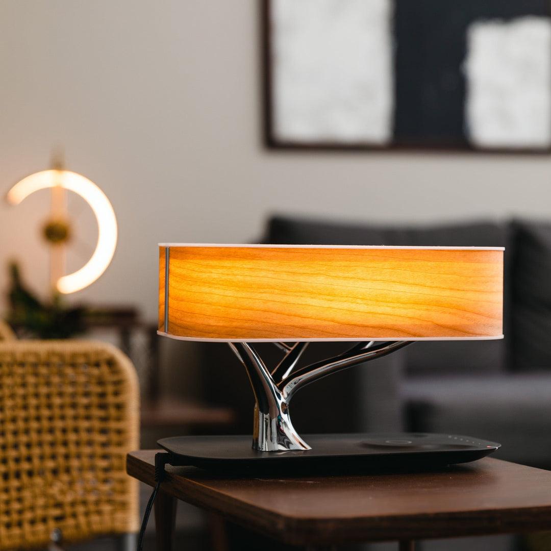 Design LED Tischlampe mit Holzoptik, Bluetooth Lautsprecher und Wireless Ladefunktion