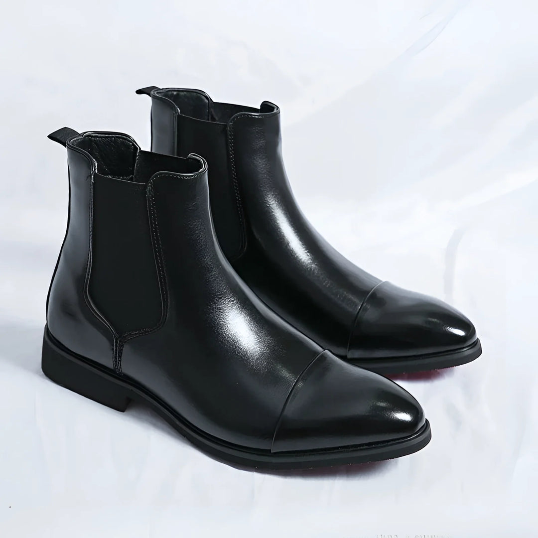 Herren Chelsea Stiefel in Schwarz mit Roter Sohle und Spitzem Design