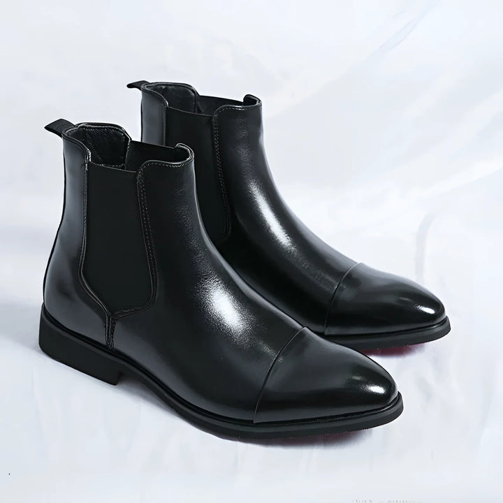Herren Chelsea Stiefel in Schwarz mit Roter Sohle und Spitzem Design