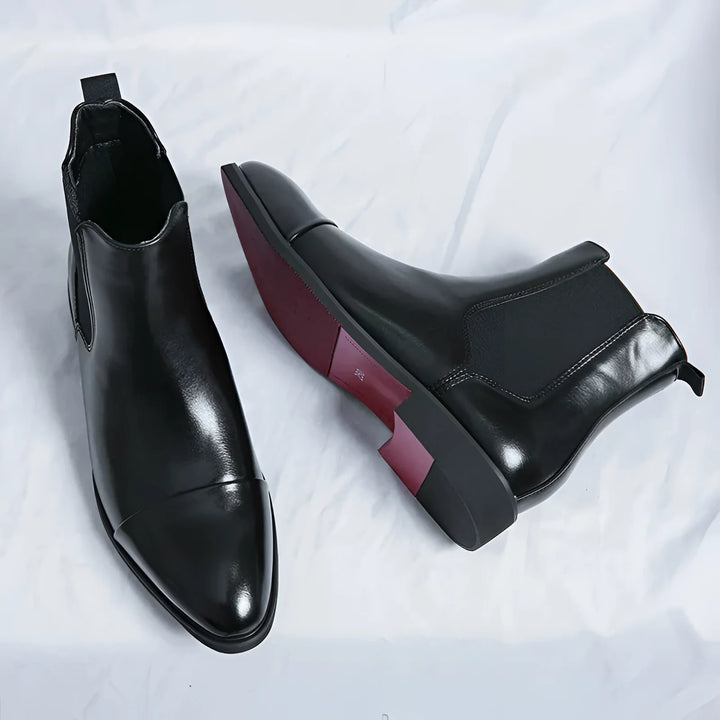 Herren Chelsea Stiefel in Schwarz mit Roter Sohle und Spitzem Design