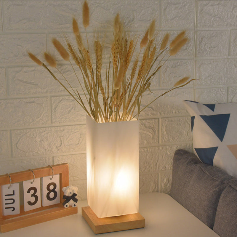 Glas Tischlampe – Nordisches Design in Vasenform mit dimmbarer LED & Farbwechsel