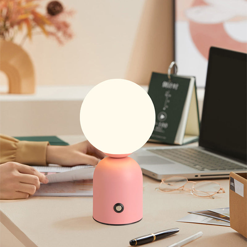 Elegante Tischlampe im nordischen Stil – Dekorative Lampe mit drei Lichtfarben