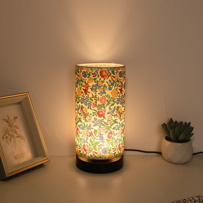 Tischlampe mit Blumenstoff – Botanisches Design für stimmungsvolles Licht