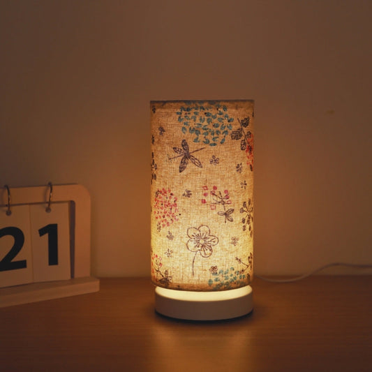 Tischlampe mit Blumenstoff – Botanisches Design für stimmungsvolles Licht