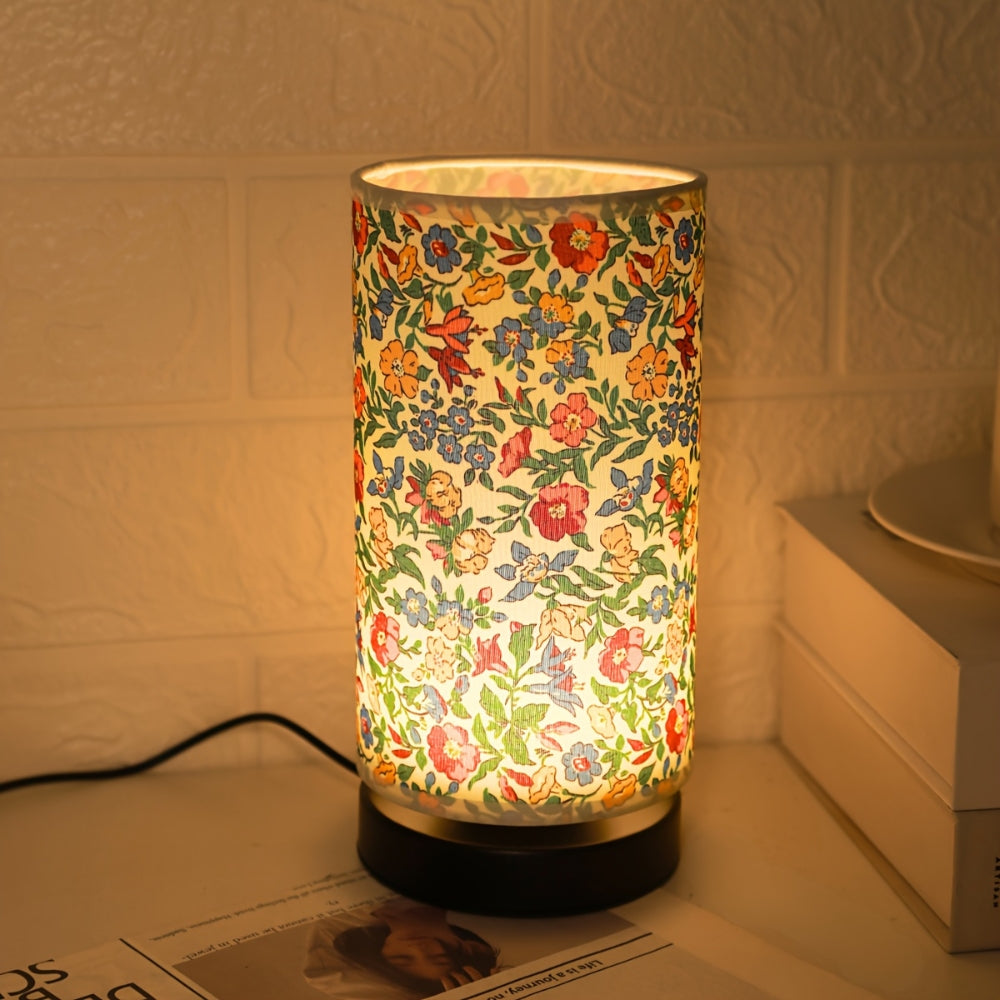 Tischlampe mit Blumenstoff – Botanisches Design für stimmungsvolles Licht