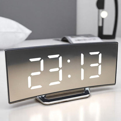 LED-Wecker CurveClock gebogen mit Großanzeige – dimmbar, leise & modern