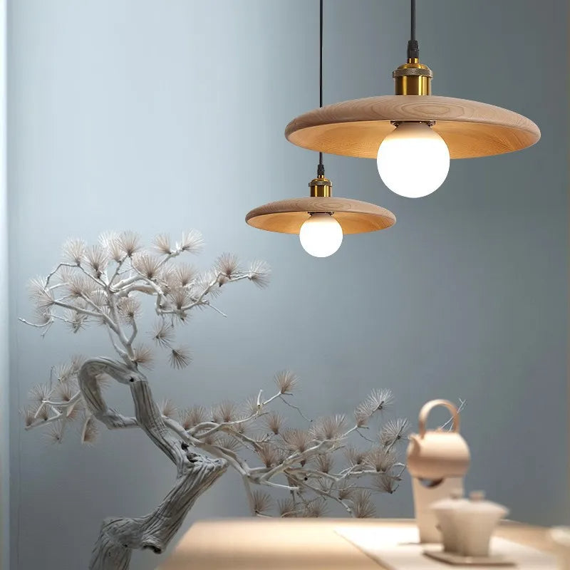 Künstlerische Holz-Pendelleuchte mit warmem LED-Licht – Eichenoptik & Modernes Design