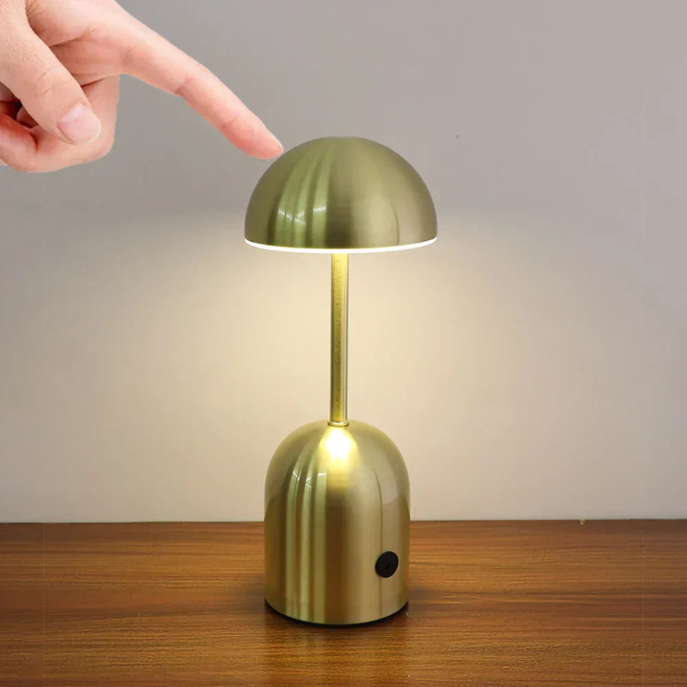 LED Tischlampe aus Metall mit Touch-Dimmer