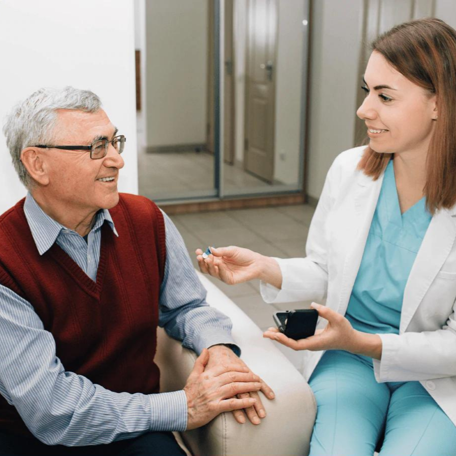 Unsichtbare Hörhilfe mit Geräuschfilter – Wiederaufladbares In-Ear-Gerät mit Ladeetui