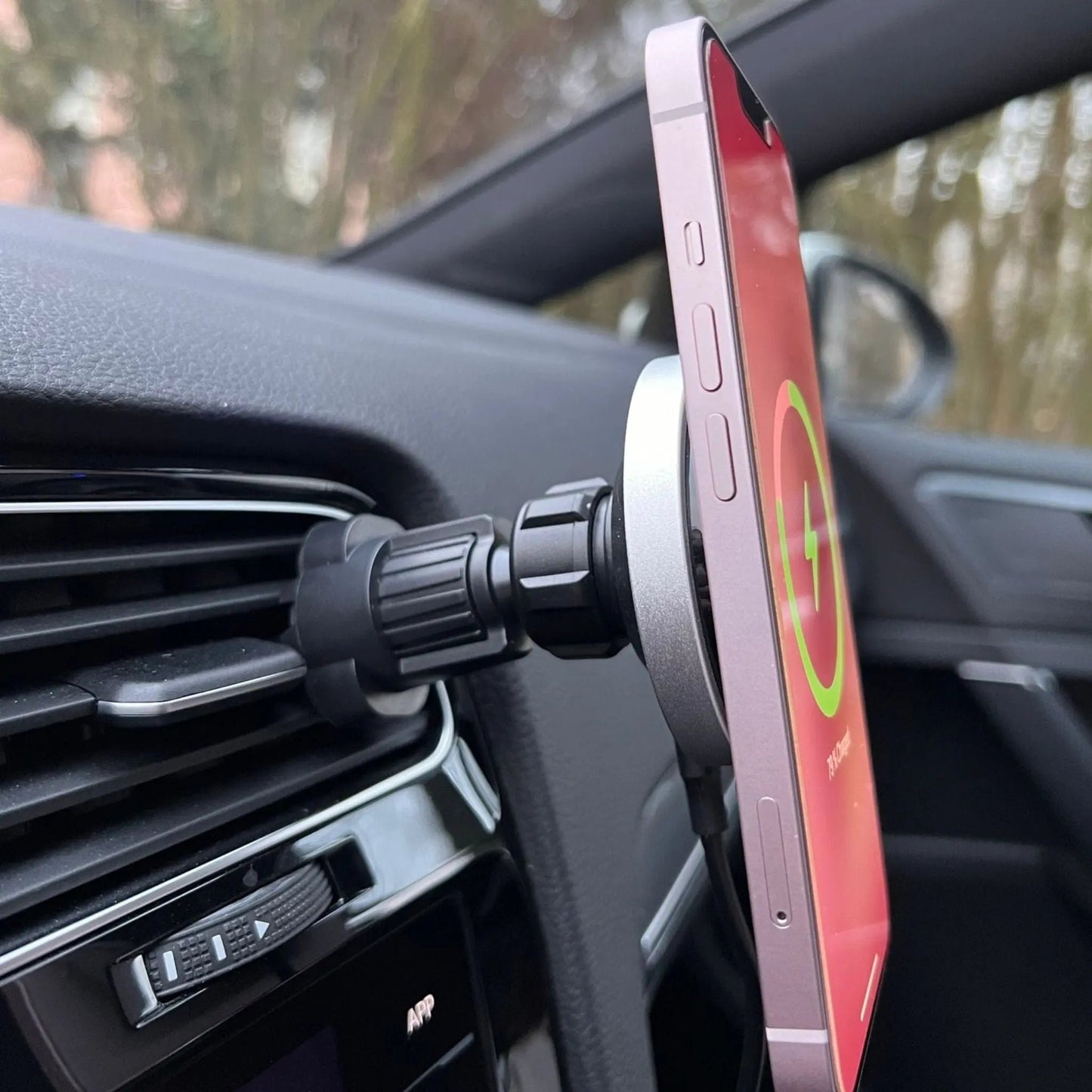 Magnetische Kfz-Halterung mit MagSafe und Schnellladefunktion für iPhones