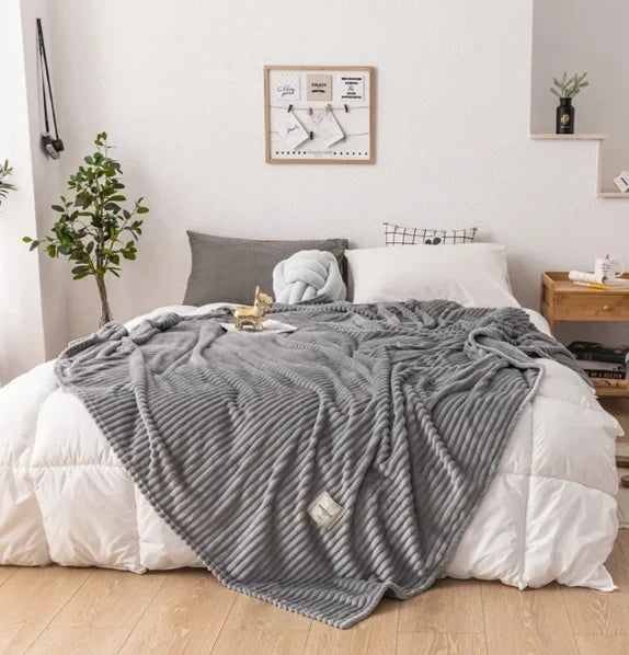 Atmungsaktive Flanelldecke als kuschelige Wohndecke im Wohnbereich