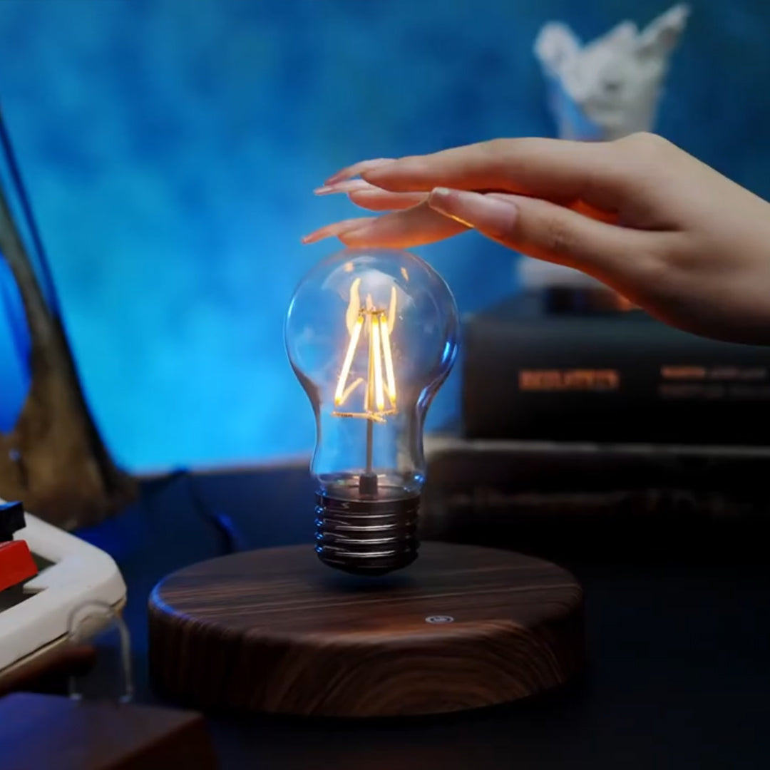 Schwebende Glühbirnenlampe mit Magnetischer Levitation