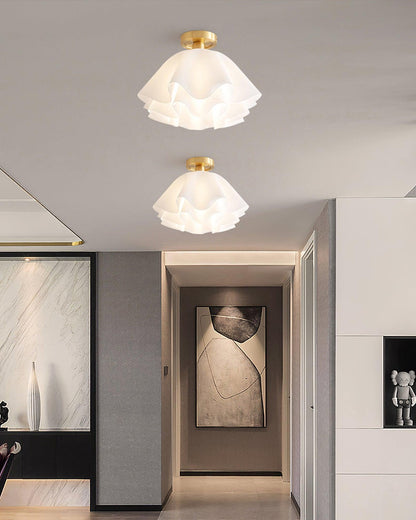 Moderne Gailon-Deckenleuchte – Gefaltetes Design in Messing & Weiß