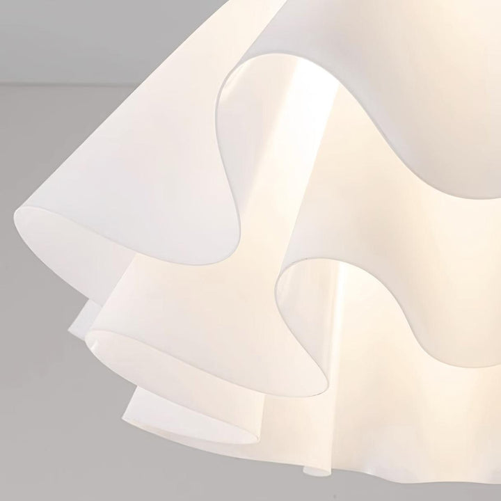 Moderne Gailon-Deckenleuchte – Gefaltetes Design in Messing & Weiß