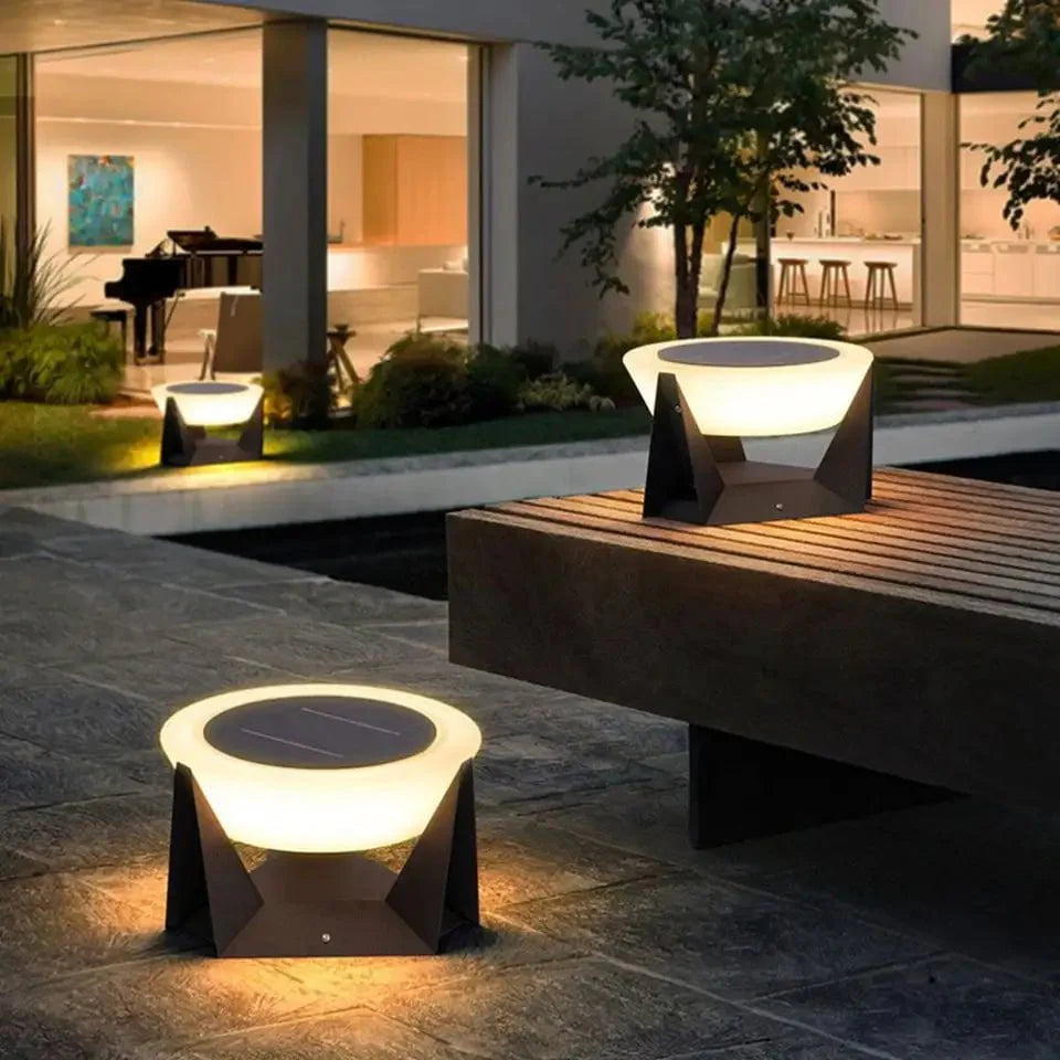 Solarbetriebene Outdoor-Lampe mit warmweißem Licht für Garten und Terrasse