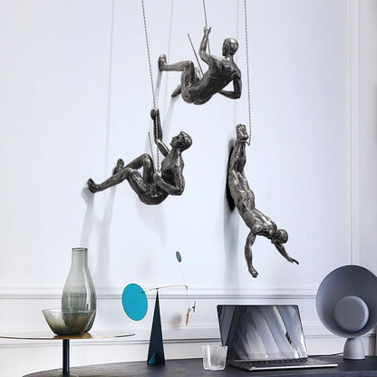 Wand-Skulptur Kletterer – Inspirierende 3D-Dekoration aus Harz & Eisen für modernes Wohndesign