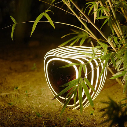Moderne wetterfeste Solar-Gartenleuchte im Steinoptik-Design für stilvolle Außenbereiche
