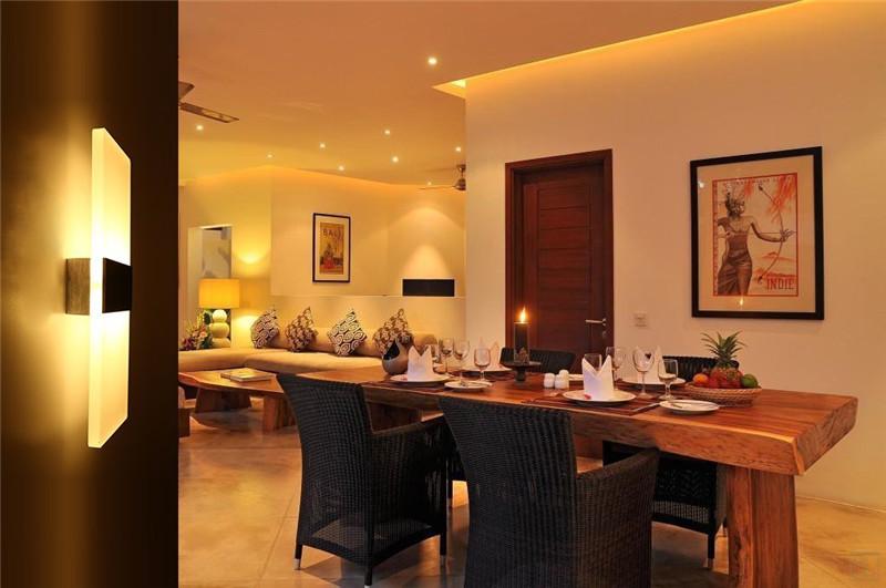 Moderne LED-Wandleuchte mit Lichtstreifen-Design für Flur und Wohnzimmer