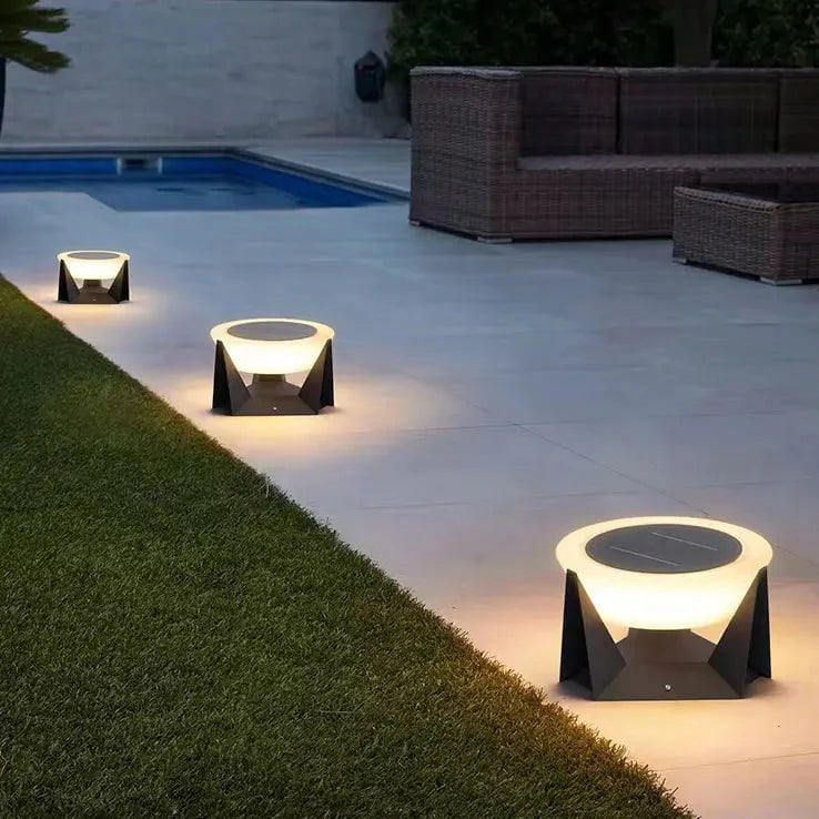 Solarbetriebene Outdoor-Lampe mit warmweißem Licht für Garten und Terrasse