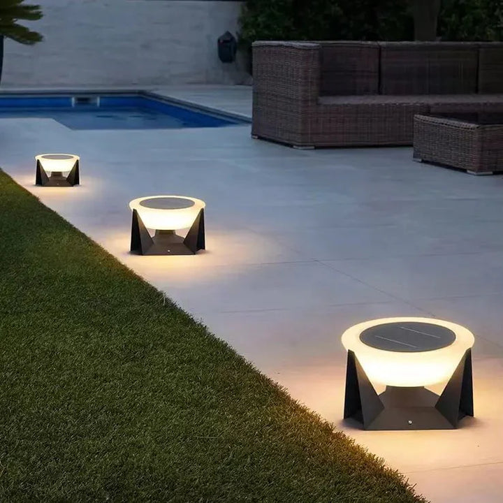 Solarbetriebene Outdoor-Lampe mit warmweißem Licht für Garten und Terrasse