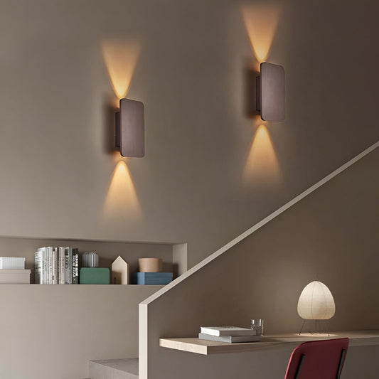 Moderne LED-Wandleuchte im minimalistischen Design