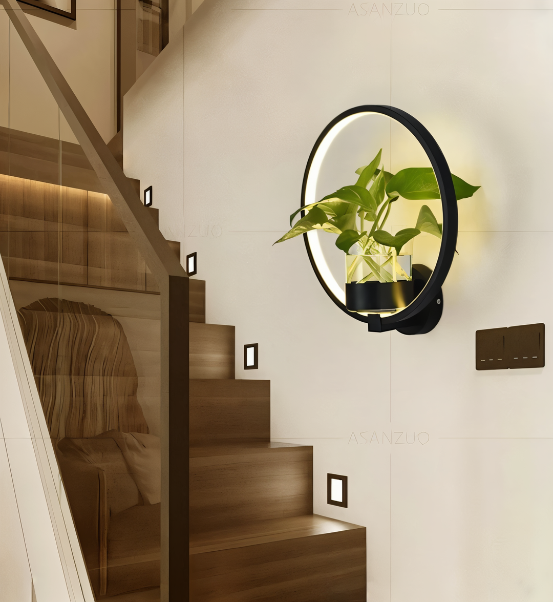 Moderne Wandleuchte aus Eisen mit integriertem Pflanzenhalter und LED-Licht