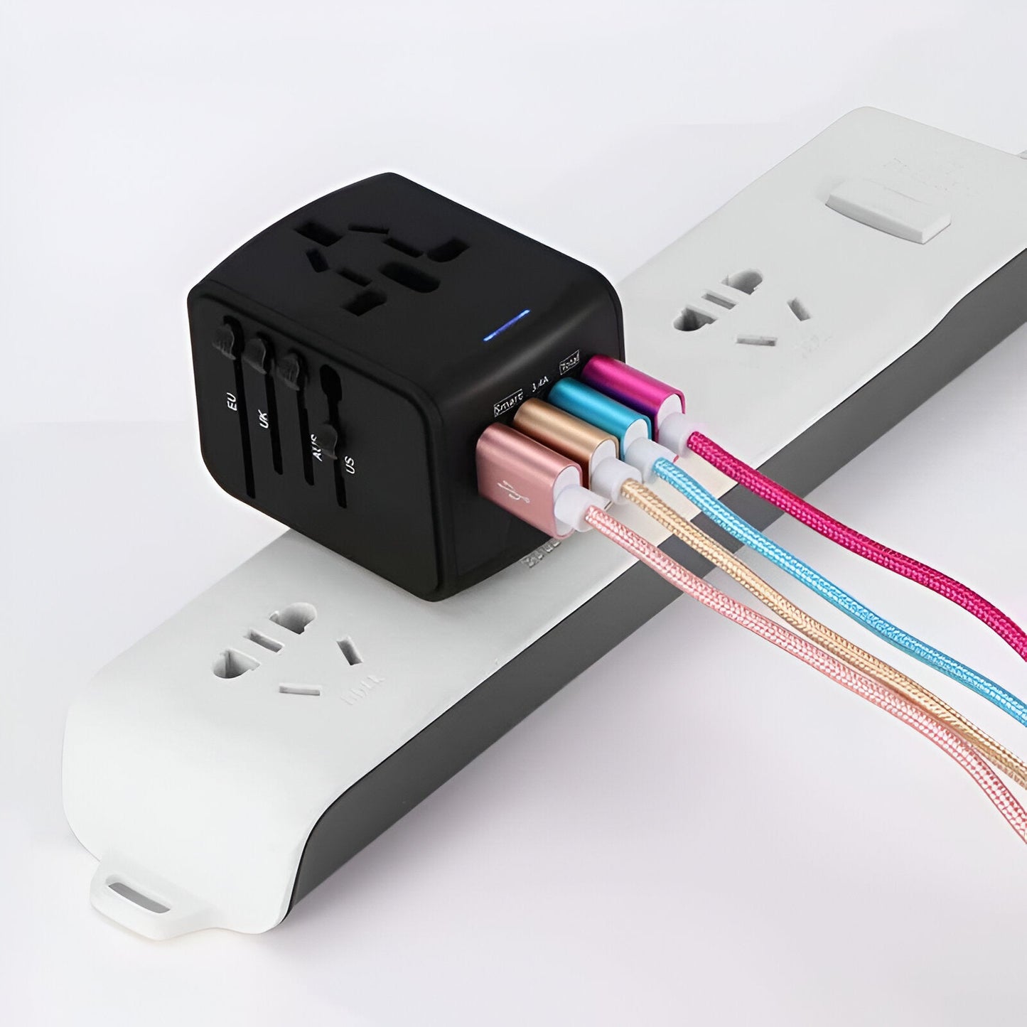 Universeller Reiseadapter mit USB-C, Schnellladen & Schutz