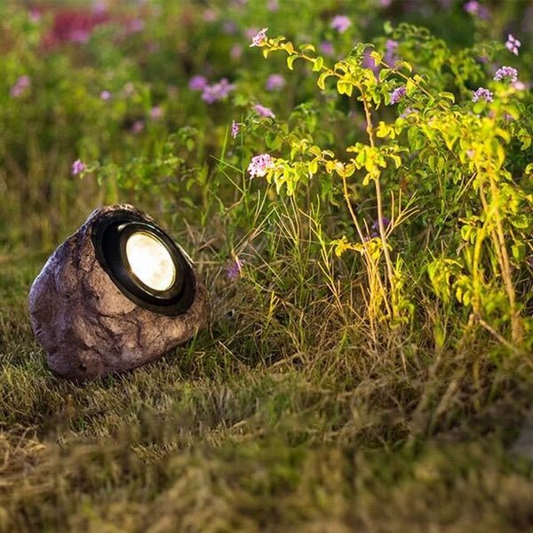 Dekorative Solar-Gartenleuchte in natürlicher Steinoptik