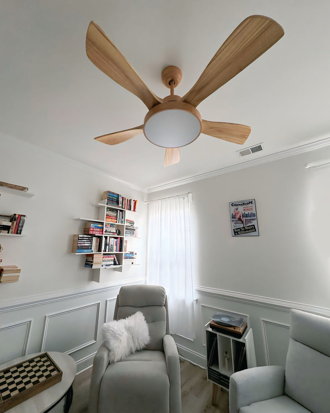 Skandinavischer Deckenventilator mit LED-Licht und Wendemotor