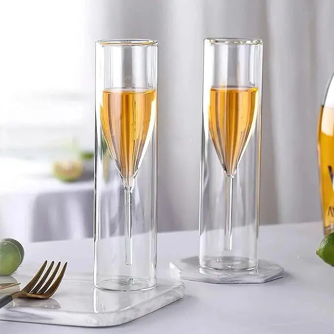 Detailansicht eines Champagnerglases mit faszinierendem schwebendem Effekt