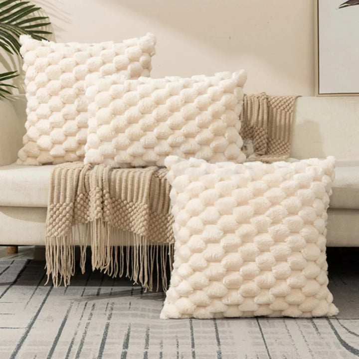 Strukturierter Kissenbezug als stilvolle Dekoration für das Sofa