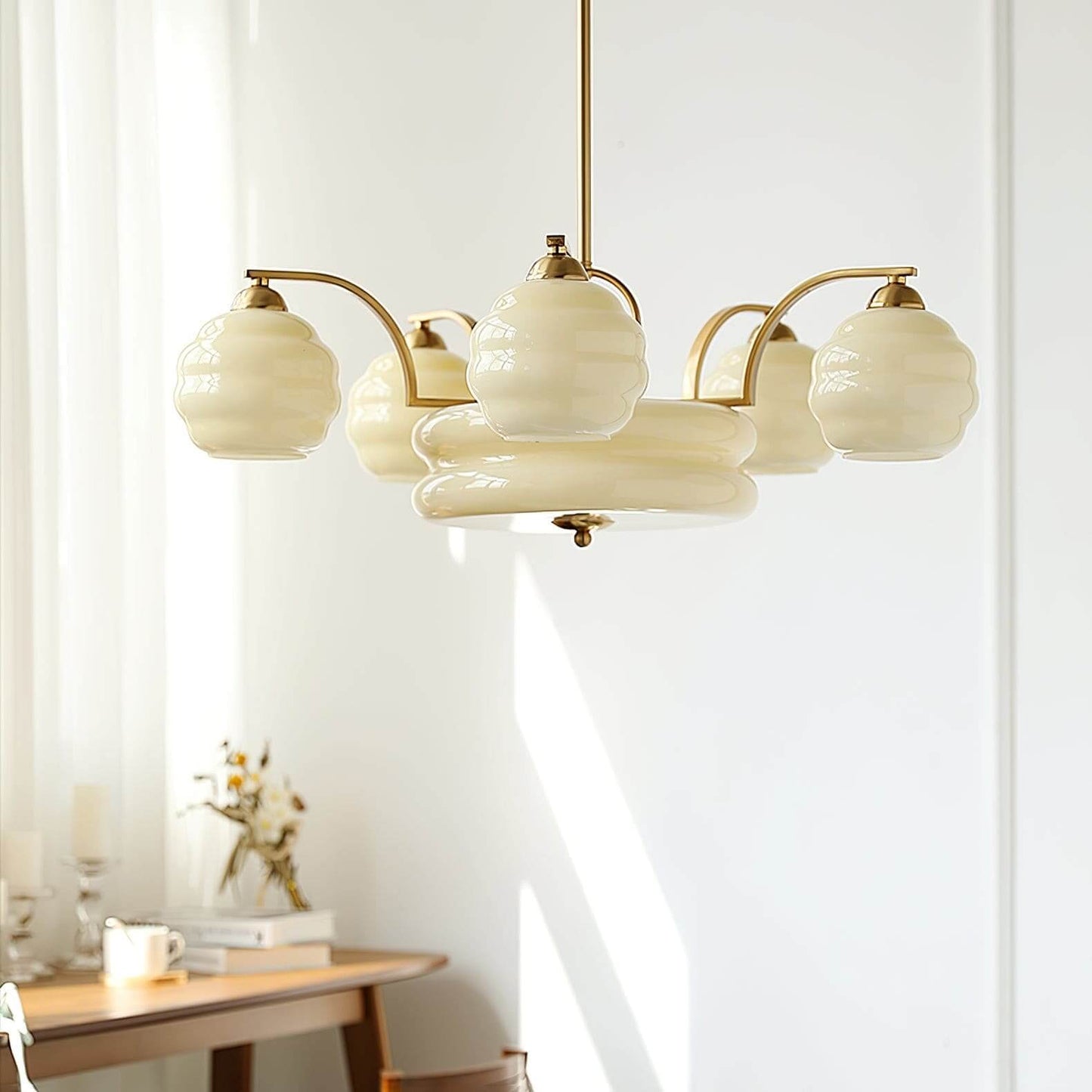 Lunara Kronleuchter mit Glasakzenten im modernen Design