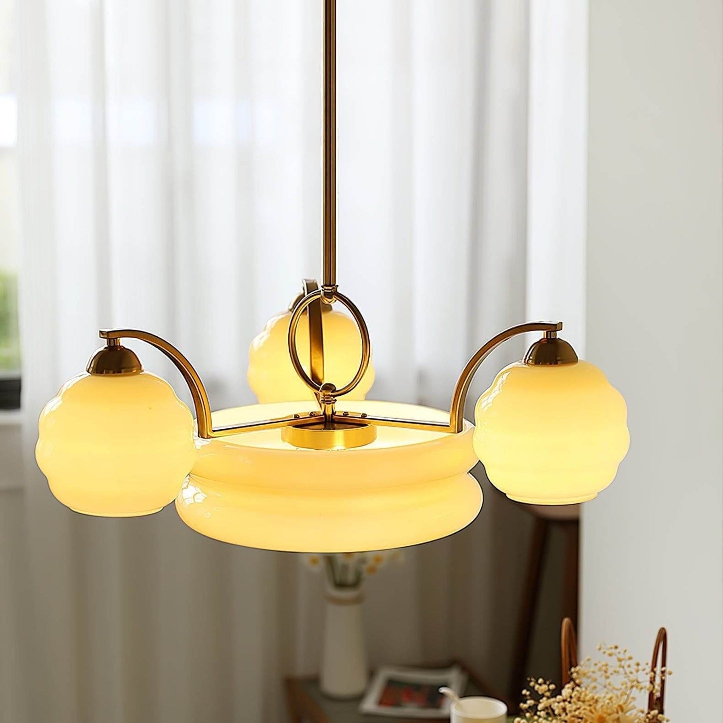 Lunara Kronleuchter mit Glasakzenten im modernen Design