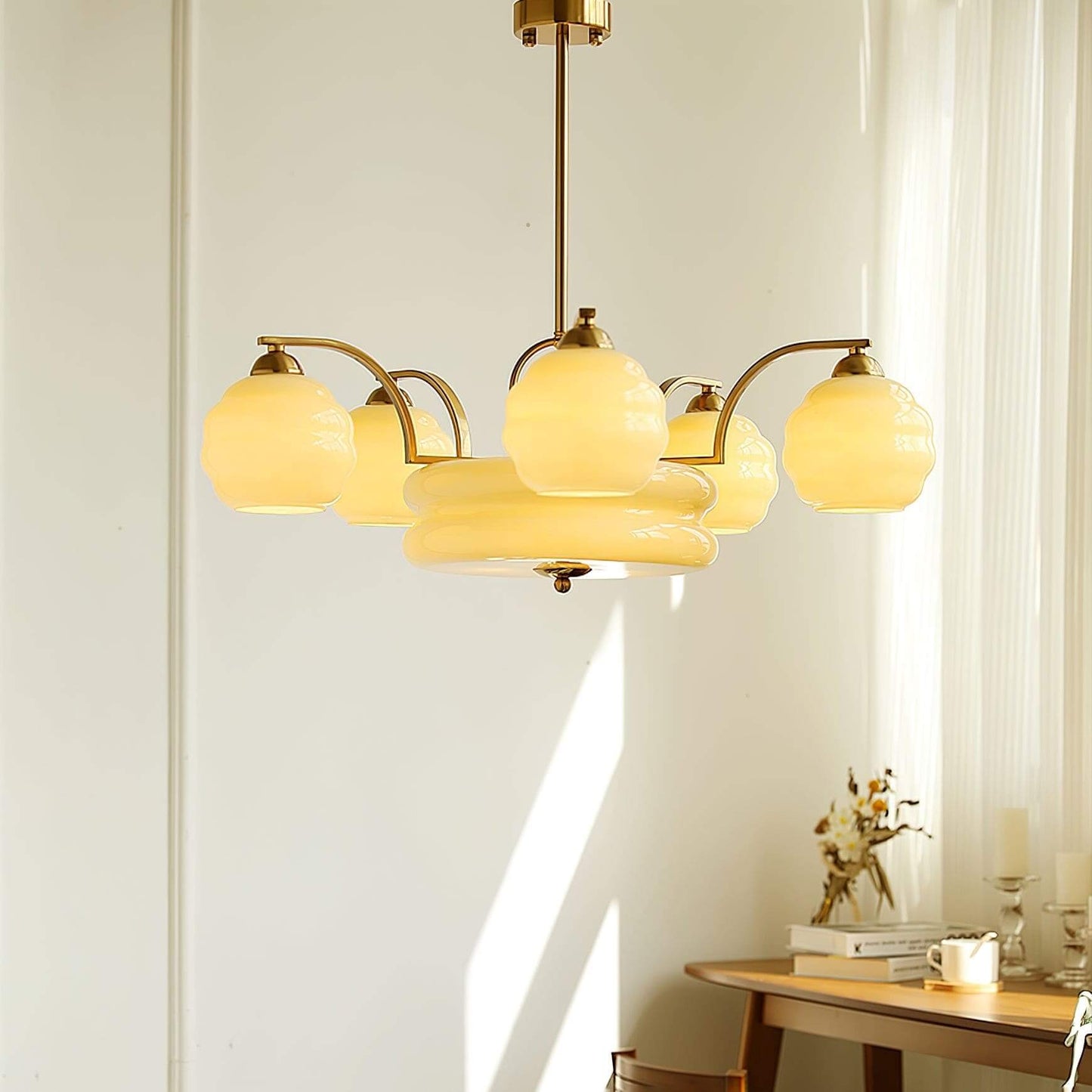 Lunara Kronleuchter mit Glasakzenten im modernen Design