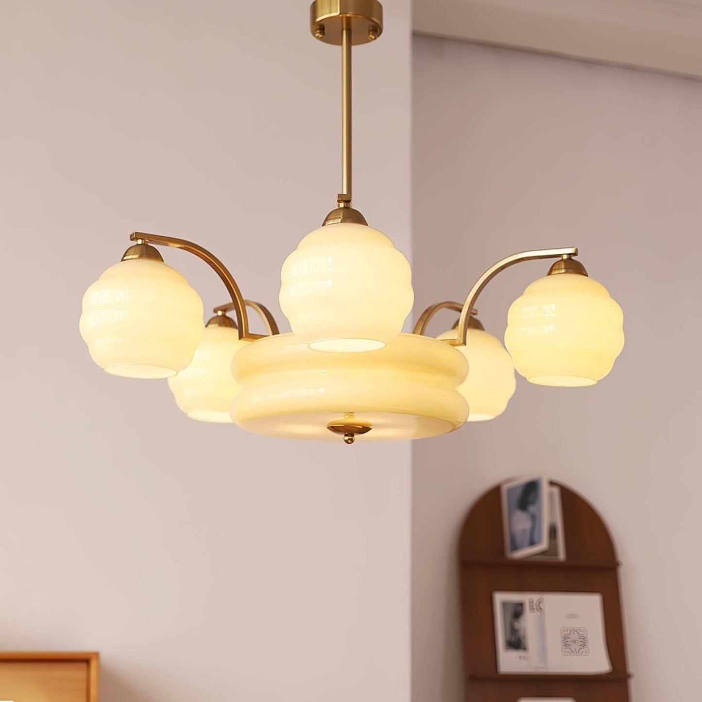 Lunara Kronleuchter mit Glasakzenten im modernen Design